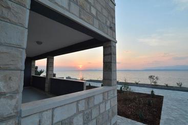 Жильё для туристов Apartments Dubas