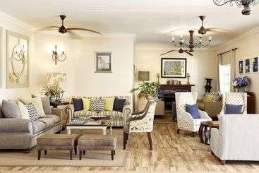 هتل Batonka Guest Lodge