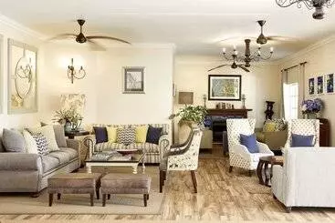هتل Batonka Guest Lodge