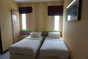 Отель The Seat Hostel