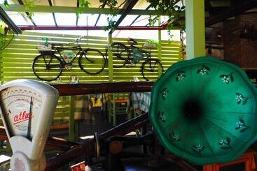 Pensió Alkionides Rooms