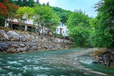 アパートメント Pension Hug