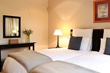 בית מלון כפרי Ashbrook Country Lodge