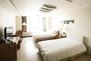 هتل Goodday Airtel