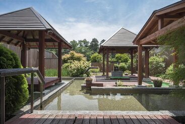 Izukogen Wanwan Paradise Hotel & Cottage