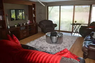 خانه Skylink Holiday Accommodation