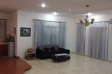 Turistihuoneistot Villa Sophia Cimacan Puncak