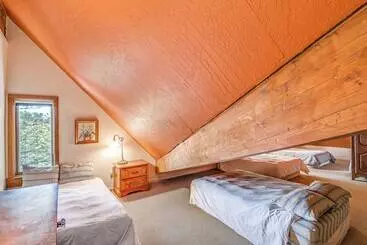 Mökkimajoitus Grand Mountain Chalet W/ Hot Tub & Mountain Views