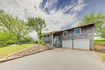 Kır Evi Lecompton Home W/ Private Pond & Fire Pit!