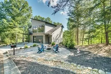 Hus på landet Game Room, Fire Pit Free Pickleball & Tennis