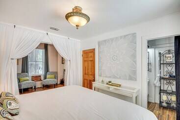 کلبه Walk To Historic Dtwn: Sanford Home W/ Gas Grill!