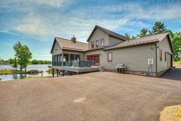 Quinta ou Casa Rural Hot Tub & Dock: Waterfront Wellesley Island Home!