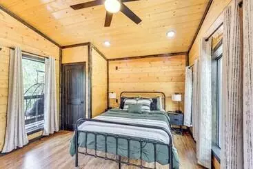 Vakantiehuisje Broken Bow Cabin: Hot Tub, Fire Pit & Pet Friendly