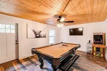 Mökkimajoitus Peaceful Mt Juliet Cabin W/ Hot Tub & Fire Pit