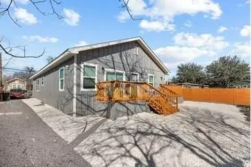 کلبه Retreat To A Brand New Downtown Home 4br/3ba!