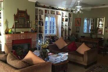 Elaine S Hollywood Bed & Breakfast