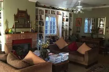 Elaine S Hollywood Bed & Breakfast