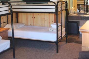 Whitney Portal Hotel And Hostel