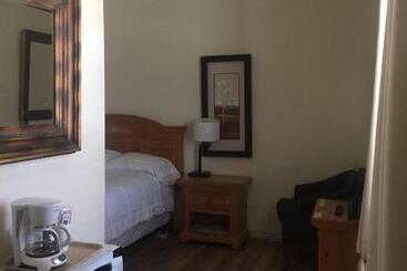 Whitney Portal Hotel And Hostel