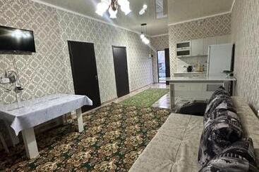 تختخواب و صبحانه коттедж Rayan House