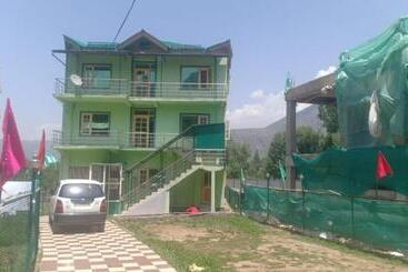 Hotelli Green Gallery And Restaurant