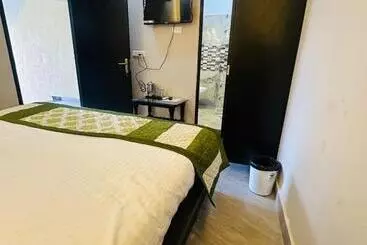 Psr Prem Shobha Residency ! Varanasi Fully Air Conditioned Hotel At Prime Location With Off Site P