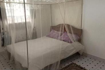 تختخواب و صبحانه Enu Supermarket Apartments