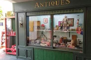 Bed and Breakfast History Aparts