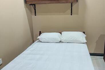 بنسيون Riverside Villa