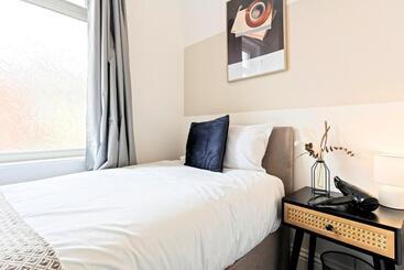 פנסיון Suite #2 Central Location Private Ensuite, Smart Tv, Fast Wifi And Free Parking By Yoko Proper