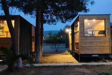 Hotel White Moon