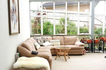 Lush & Co Auckland Bed & Breakfast