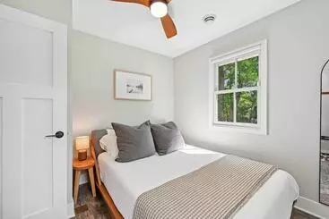 Mökkimajoitus Waterfront Maple Lake Cabins W/ Private Beach!