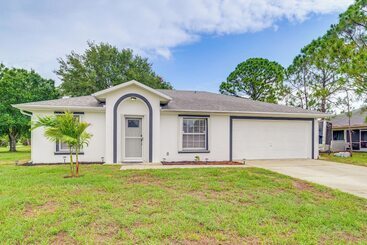 Dom wiejski Dog Friendly Sebastian Home ~ 9 Mi To Beaches!