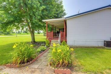 Vakantiehuisje North Fairfield Family Home W/ Hot Tub & Porch!