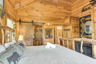 Mökkimajoitus Private Hot Tub: Riverfront Cabin In Murphy