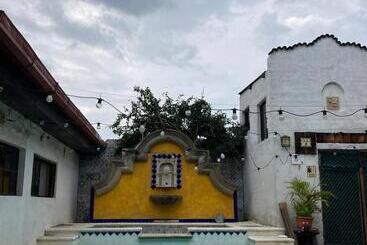 پانسیون Old Bells Hostel Santa Ana