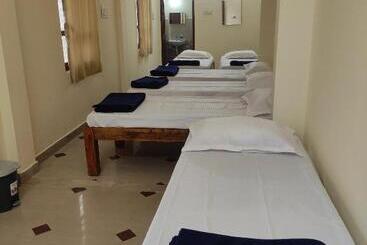 Alberg Nest Inn Service Rooms