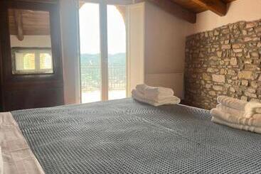 住宿加早餐  La Mansarda