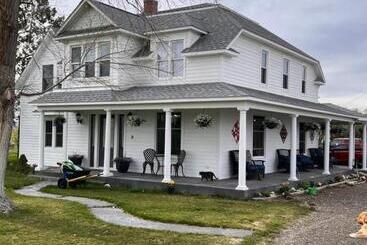 Hudson House Bed And Breakfast