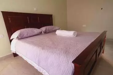 هتل Amen Guest House Near Airport