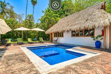 הוסטל Bed And Breakfast Dormitory Room With Pool   Nuevo Vallarta