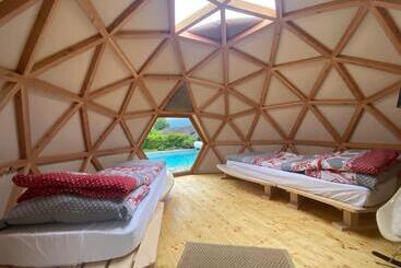 Pensió Bnomad Hébergement Insolite