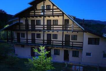 Pensiunea La Taverna