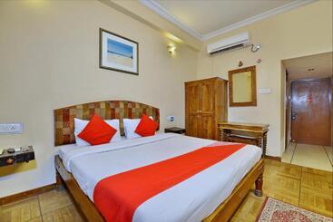 Hotel Super Collection O Rai Ka Bagh Near Railway Station Formerly Pioneer Plaza