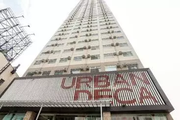 Hotelli Urban Deca Tower Edsa