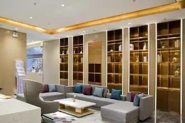 Lavande Hotel Shenzhen Dongmen Shuibeicuizhu Metro Station