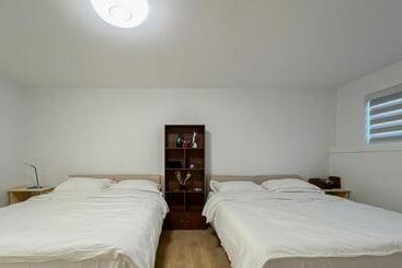 Majatalo A Guest Room