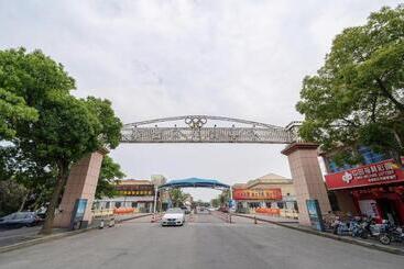 Hanting Premium Hotel Shanghai Fengxian Sports Center