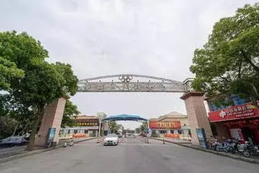 Hanting Premium Hotel Shanghai Fengxian Sports Center